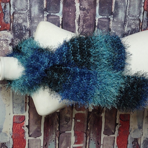 Artisan Crafted Eyelash Fringe Scarf - Picture 2 of 3